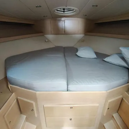 Hotel en barco Tornado44s *