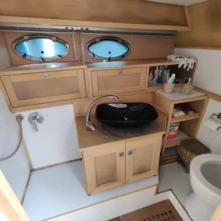 Tornado44s Hotel en barco *